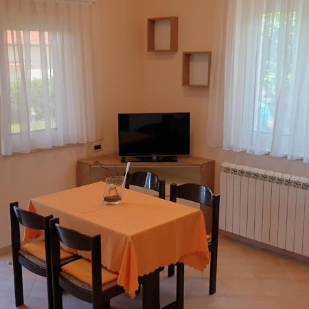 Apartment Jf Rezine Laurana Esterno foto